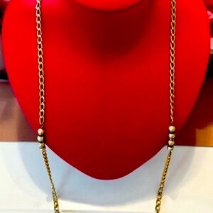 Woman’s Dior pearl and Jewel necklace.